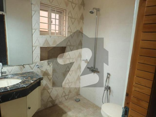 1 Kanal House Is Available In I 8/4