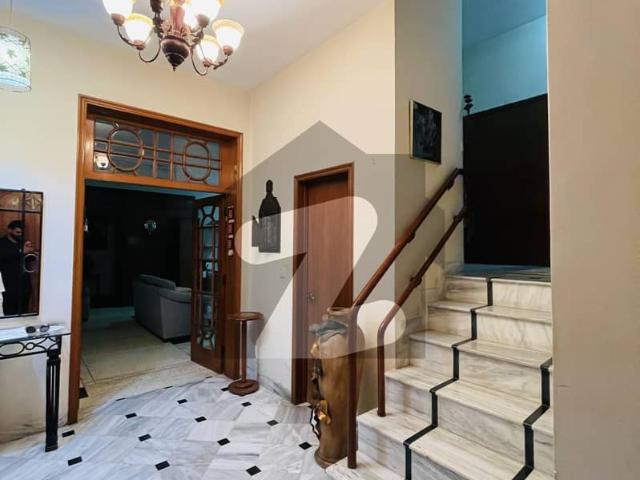 1 Kanal House Proper Double Unite Hot Location Phase 3 For Sale