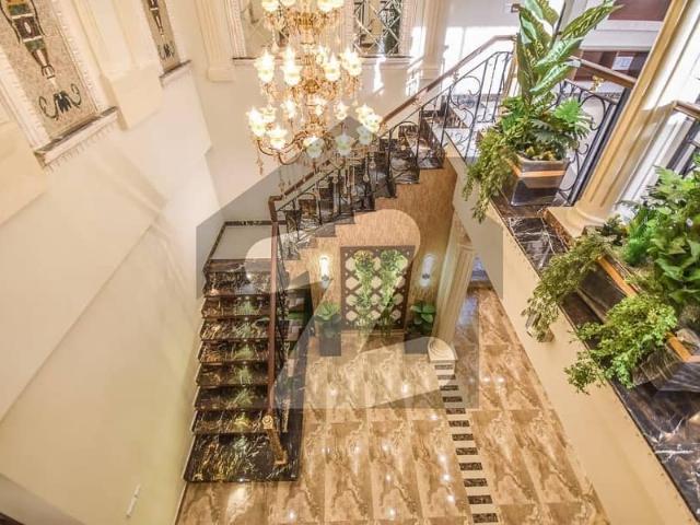 1 Kanal House Slightly Use Hot Location In Dha Phase 5