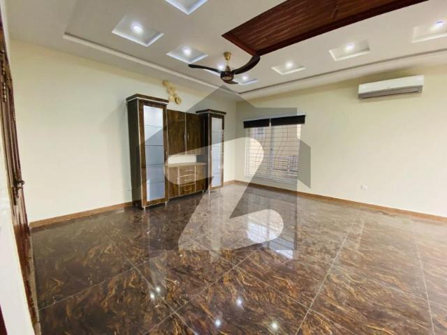 1 Kanal House With 1 Kanal Lawn Solar 15 Kv Bahria Town Phase 8