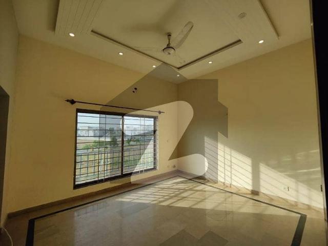 1 Kanal House With Gas Available For Rent