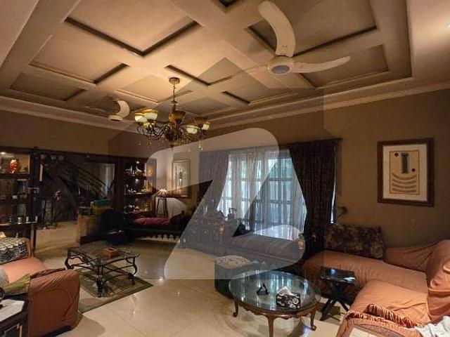 1 Kanal House 5 Bed With Bath TV Lounge 2 Kitchen D/ Store Savant Quarter Car Parking
