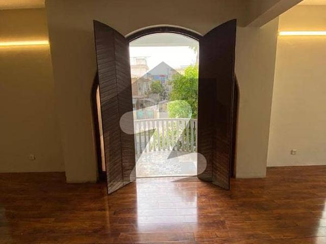 1 Kanal House 677 Sq. Yd For Sale