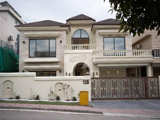 1 Kanal Ideal Location Designer House With Stunning Hills View Deadend Street & Solar