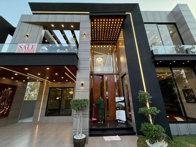 1 Kanal Luxurious Designer Brand New House