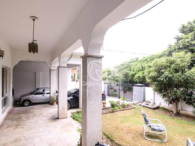 1 Kanal Luxurious house for sale