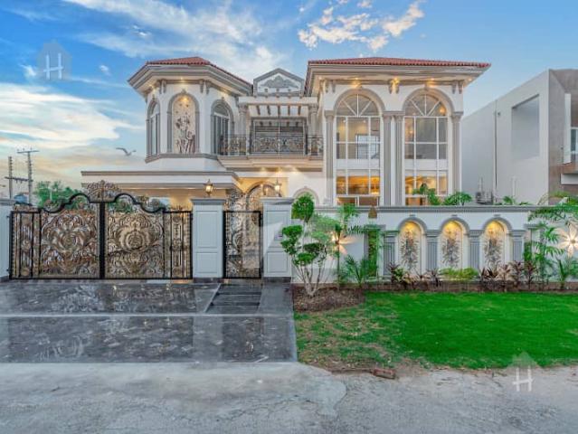 1 Kanal Luxurious Spanish House At Prime Location For Sale In Lake City Meadows