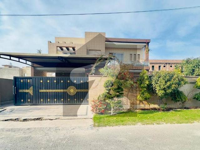 1 Kanal Luxury Used House In A Block With 18kW Solar & 4 Cars Parking