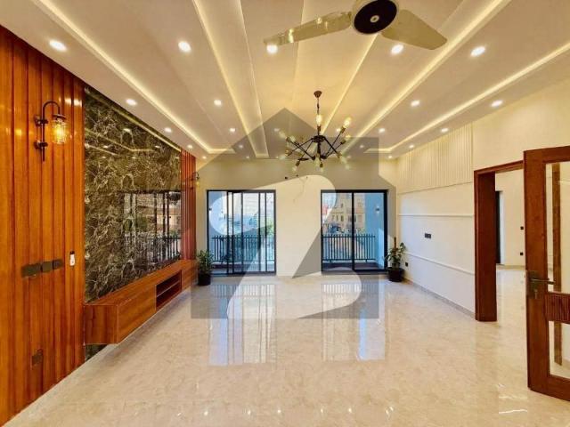 1 Kanal Luxury Designer Corner House for Sale | B 17 Block C | Near J7 Emporium & Multi Zoo MPCHS Block B