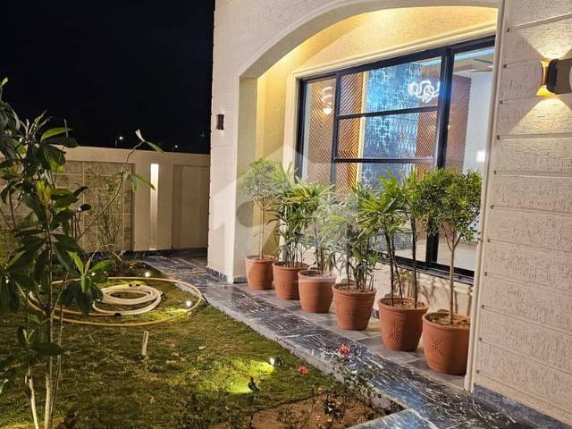 1 Kanal Luxury Double Storey House for Sale Gulberg Residencia, Block J Experience premium living in the heart of Gulberg Residencia! This beautifully designed 1 Kanal double storey house is ideally located in Block J, just minutes away from the Main