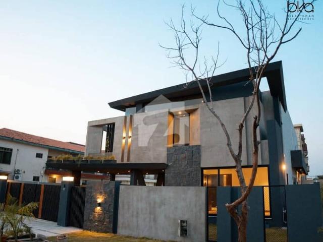 1 Kanal Luxury House Available For Rent