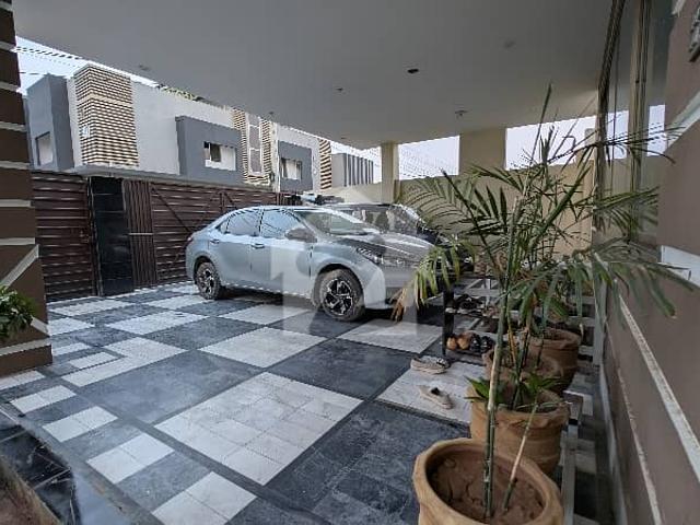1 Kanal Luxury House Available For Sale