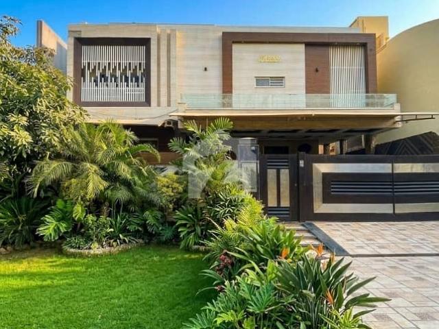 1 kanal Luxury house for sale Fully Furnished, Shadman