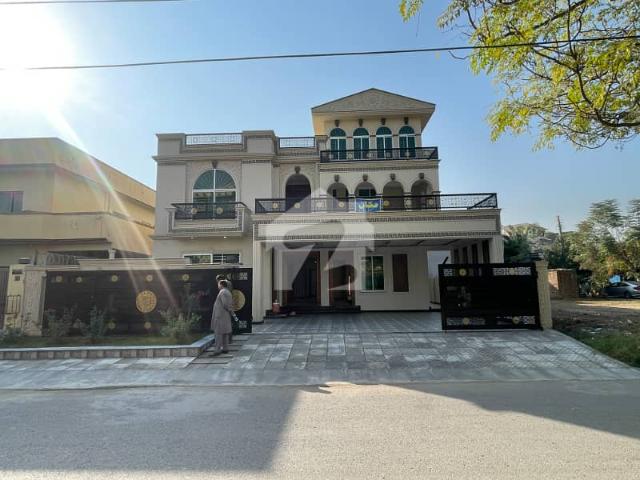 1 Kanal Luxury House For Sale Premium Finishes | Prime Location | Ready To Move