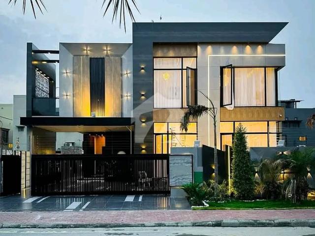 1 kanal Luxury House is Available For Sale in Bahria Town Lahore