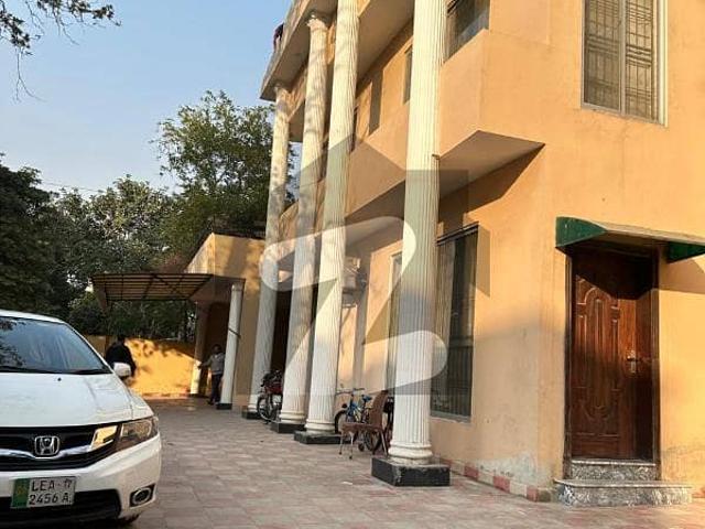 1 Kanal Luxury Lower Portion For Rent In Gulberg Separate Gate 2 Car Parking Prime Location