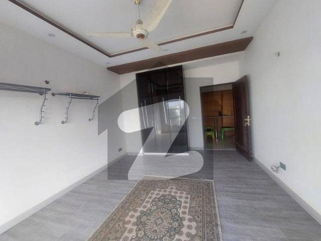 1 kanal low budget & owner build house available for sale