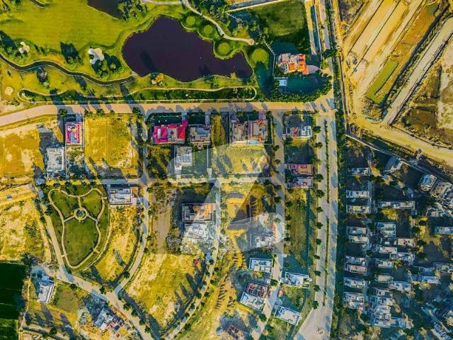 1 Kanal Park Facing Plot in Golf Estate 2, Lake City
