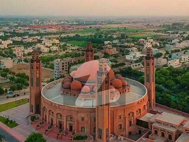 1 Kanal Plot Available For sale on Prime Location of Bahria Town Lahore Near Eiffel tower. Near Jasmine Grand