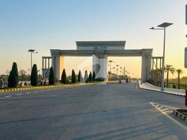 1 Kanal Plot Availble On 100 Feet Road Near LDA City Main Gate