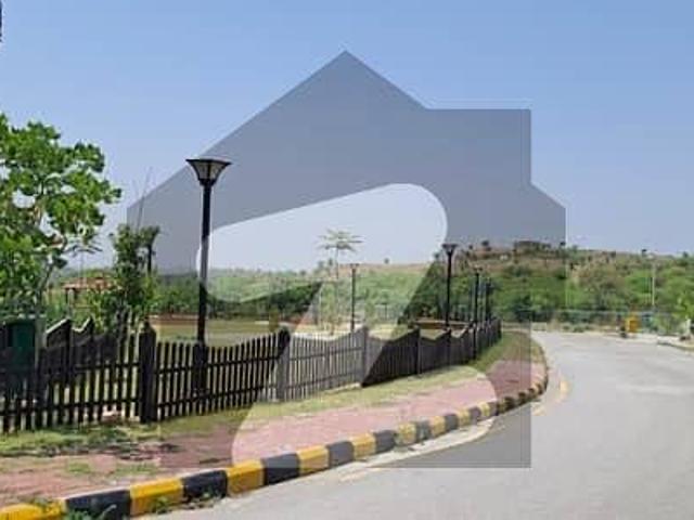1 Kanal Prime Location Plot For Sale In DHA Phase 3 Sector B Near Avenue Boulevard Demand: PKR 2.40 Crore Very Reasonable