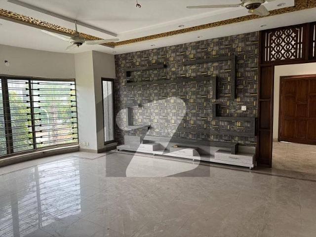 1 Kanal Renovated House For Sale
