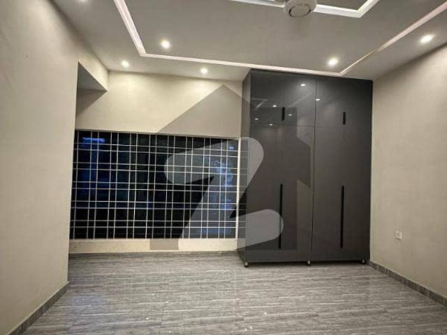 1 Kanal Separate Entrance Upper Portion For Rent With Gas