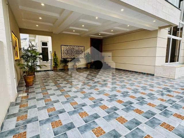 1 Kanal Single Unit Luxury House For Sale