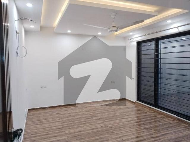 1 Kanal Slightly Used Upper Portion Available For Rent In Z Block Phase 3 DHA Lahore