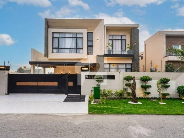 1 Kanal Top Quality Owner Build Furnished Just Like A Brand New With Soler Luxurious Beautiful Modern Design House With Basement For Sale In DHA Lahore Phase 7 Prime Location