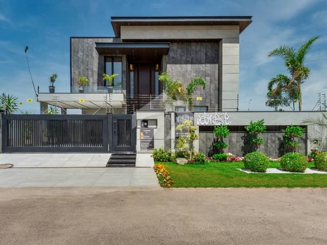 1 Kanal Top Quality Build Luxurious Beautiful Modern Design Villa With Basement Full Furnished For Sale In DHA Lahore Phase 6 Prime Location Near To Main Approach