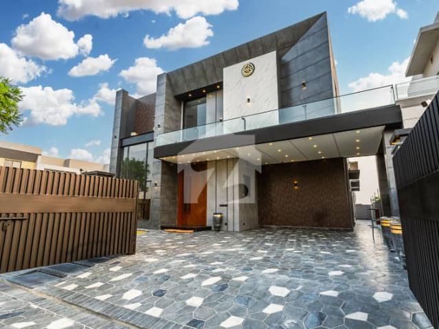 1 Kanal Top Quality Build Luxurious Beautiful Modern Design Villa With Basement For Sale In DHA Lahore Phase 7 Prime Location