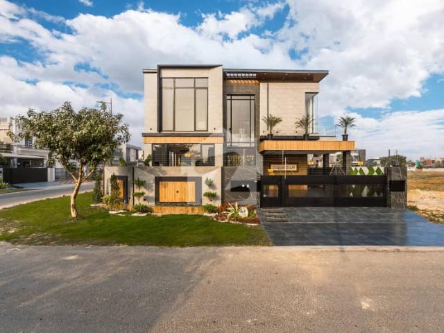 1 Kanal Top Quality Build Luxurious Beautiful Modern Design Villa With Basement For Sale In DHA Lahore Phase 6 Near Park And Raya Golf Club
