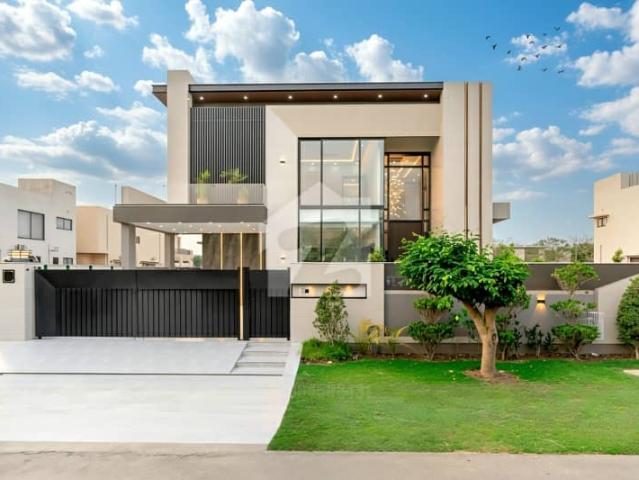 1 Kanal Top Quality Build Luxurious Beautiful Modern Design Villa With Basement For Sale In DHA Lahore Phase 6 Prime Location