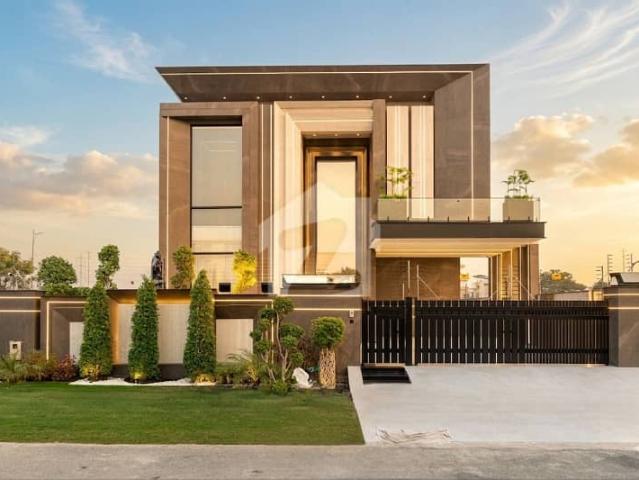 1 Kanal Top Quality Build Luxurious Beautiful Modern Design Villa With Basement For Sale In DHA Lahore Phase 6 Prime Location