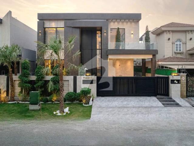 1 Kanal Top Quality Build Luxurious Beautiful Modern Design Villa With Basement For Sale In DHA Lahore Phase 6 Prime Location