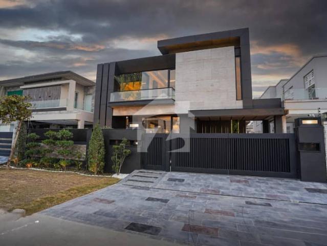 1 Kanal Top Quality Build Luxurious Beautiful Ultra Modern Design Villa