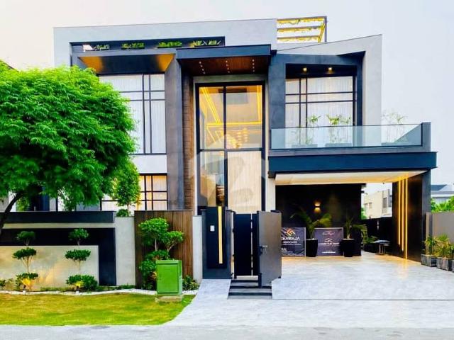 1 Kanal Top Quality Build Luxurious Beautiful Ultra Modern Design Villa Fully Furnished With Basement For Sale