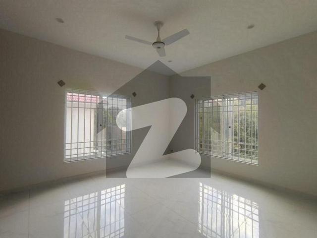 Separate Gate 1 Kanal Ground+Besment For Rent In I 8/3 Tile Marble Renovatet House I 8/3