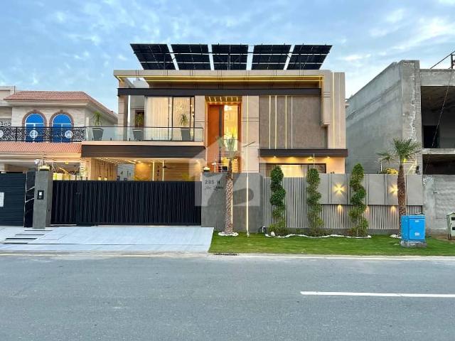 1 Kanal Ultra Modern fully Furnished House Available For Sale At Prime Location 80ft Road Facing