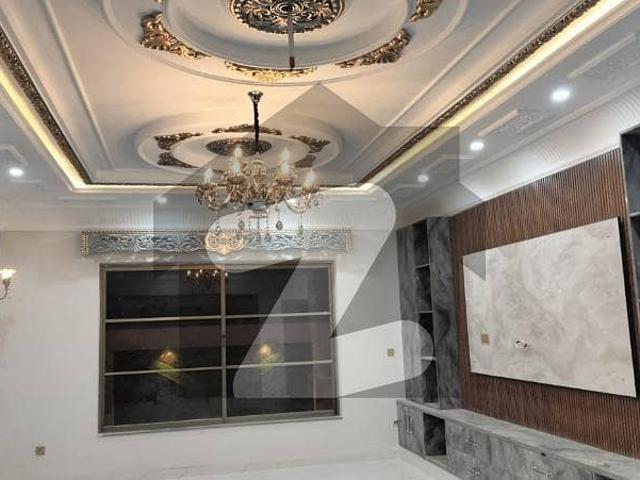 1 Kanal Ultra Classical Brand New Bungalow