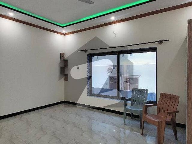 1 kanal uper portion for rent near to tge j7 emportium