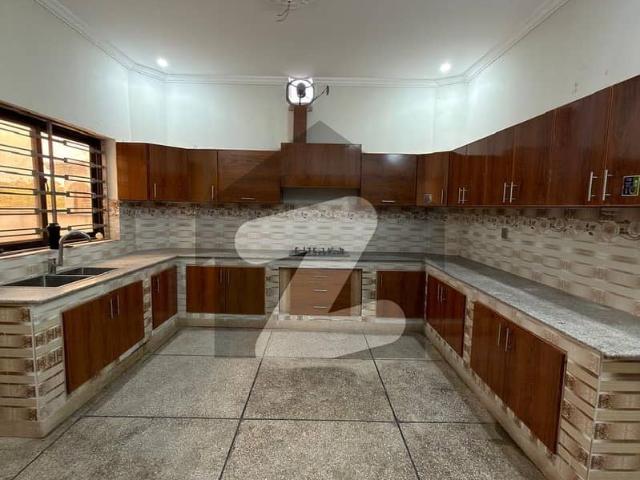 10Upper Portion Available Now For Rent In Bani Gala Near To Market