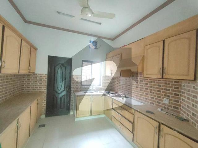 1 Kanal Upper Portion Available for Rent DHA Lahore Phase 6 original pictures