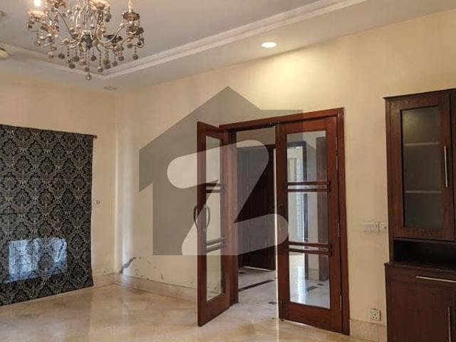 1 Kanal Upper Portion Available For Rent