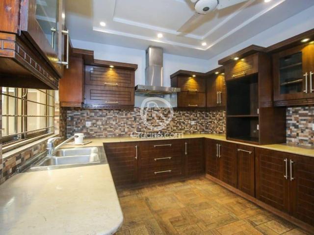 1 Kanal upper portion for rent