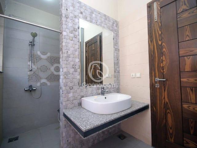 1 Kanal upper portion for rent