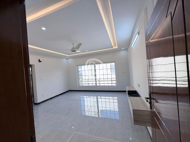 1 Kanal Upper portion for Rent