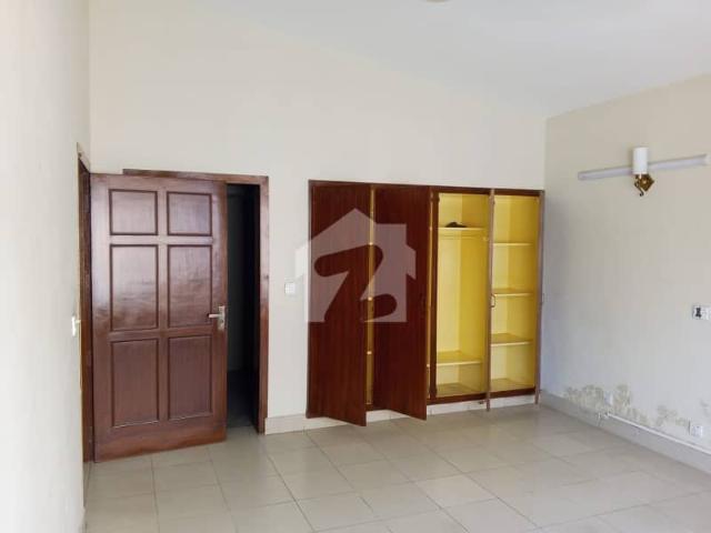 1 Kanal Upper Portion For Rent In Main Cantt