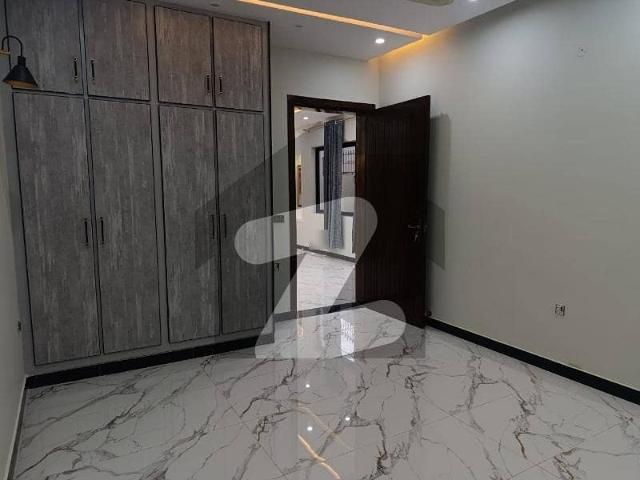 1 Kanal Upper Portion In E 11 Having 3 Bedrooms Attached Washrooms DD TvL SQ Separate Meters Separate Gate Rent 1.95 Lac